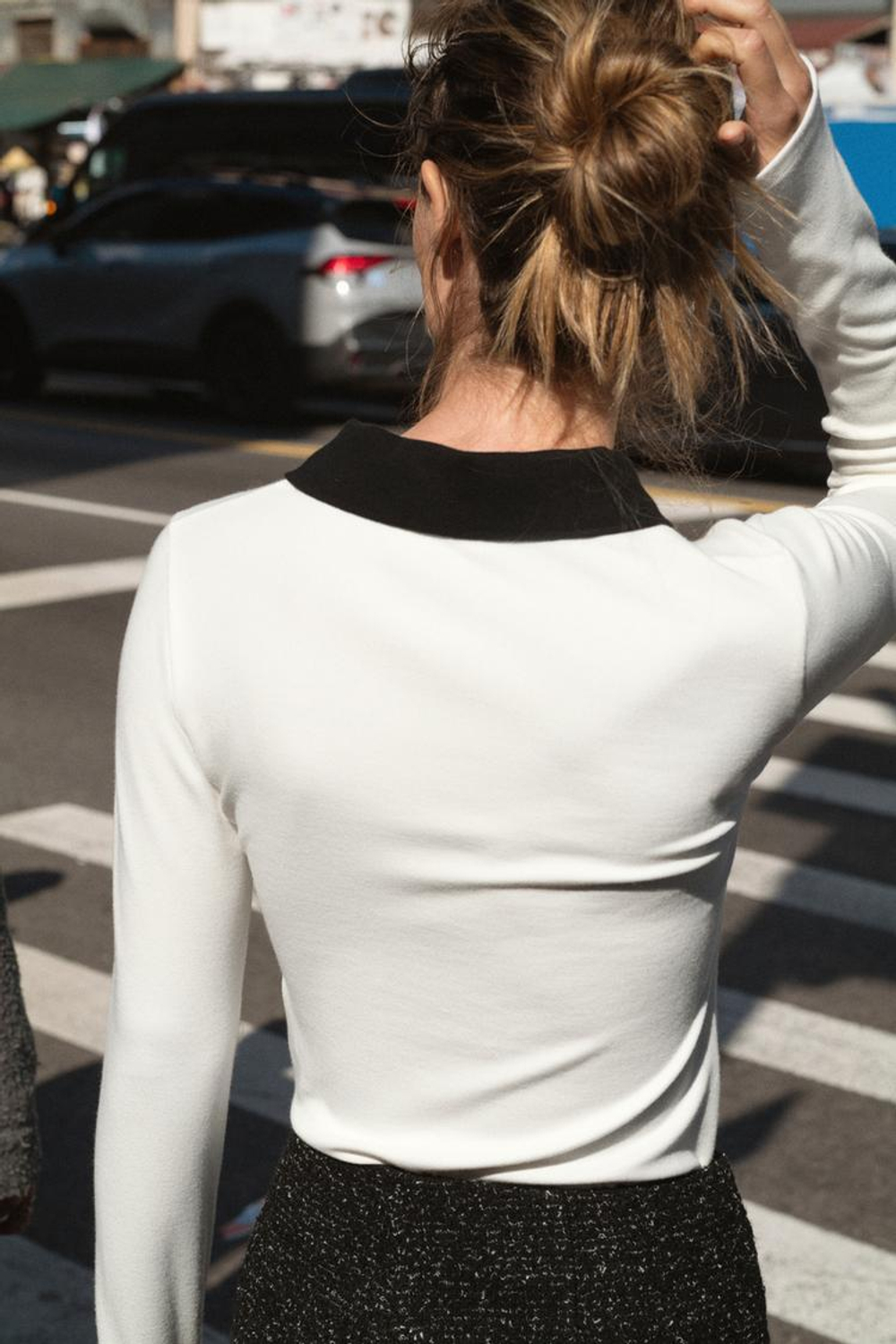 ZARA ТОП ПОЛО ИЗ ТКАНИ ИНТЕРЛОК С КОНТРАСТНЫМИ ЭЛЕМЕНТАМИ, ЖЕЛТОВАТО-БЕЛЫЙ