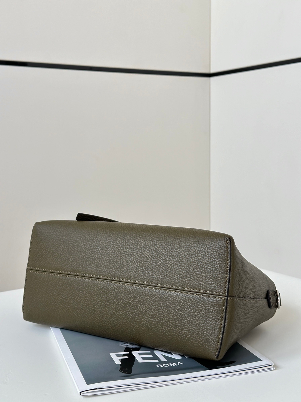 Fendi By The Way Selleria Medium 29 cm