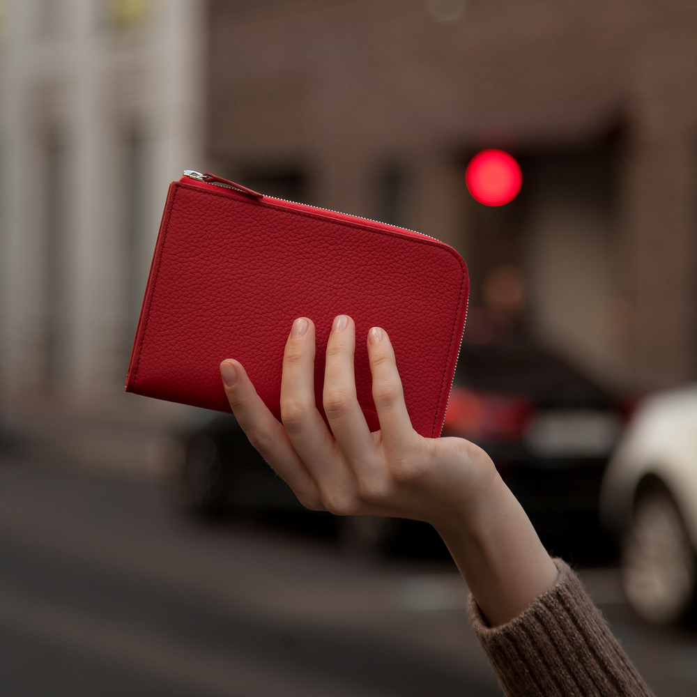 Кошелек женский кожаный, теленок красного цвета