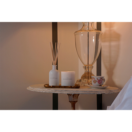 Свеча ароматическая 60ч Ambientair The Olphactory White Insignia Philippa 1990