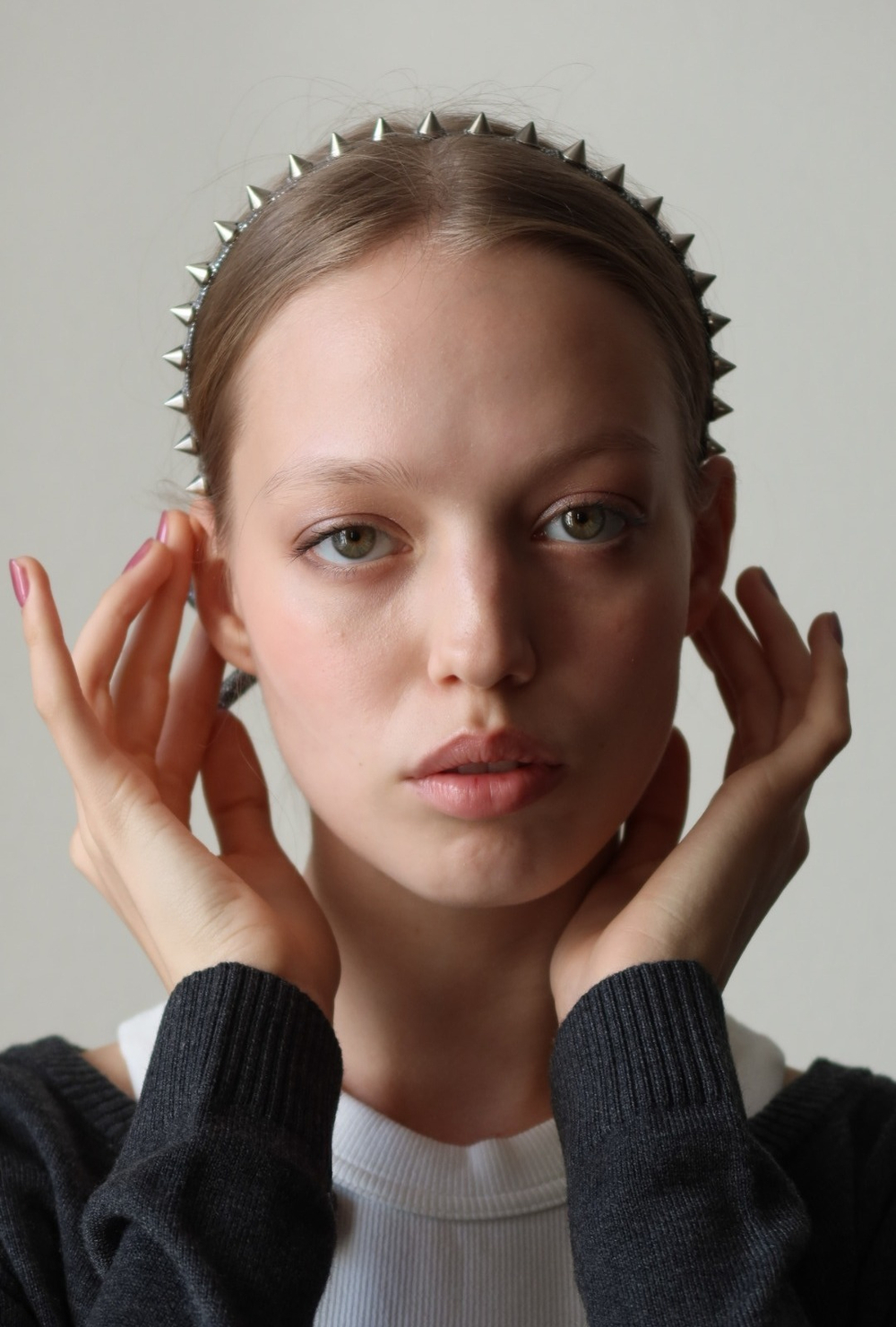 Тонкий ободок с шипами