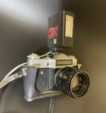 Фотоаппарат пленочный "Zenit-E" с объективом "Helios-44-2" и фотовспышкой "Электроника ФЭ-27", Оптико-механический завод "Зенит", СССР, 1965-1982 гг. в кофре