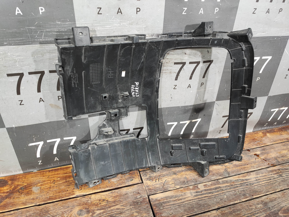 Кронштейн решетки радиатора правый Hyundai Staria (US4) 21-нв Б/У Оригинал 86368CG600