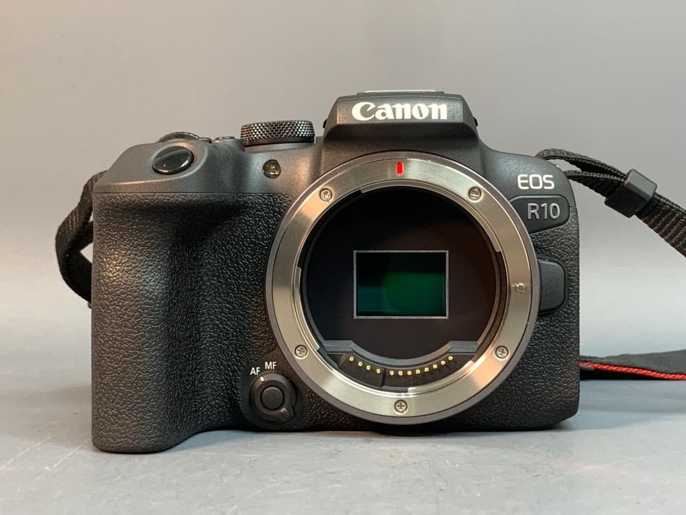 Canon EOS R10 Kit RF-S 18-45mm F4.5-6.3 IS STM 2.000 кадров