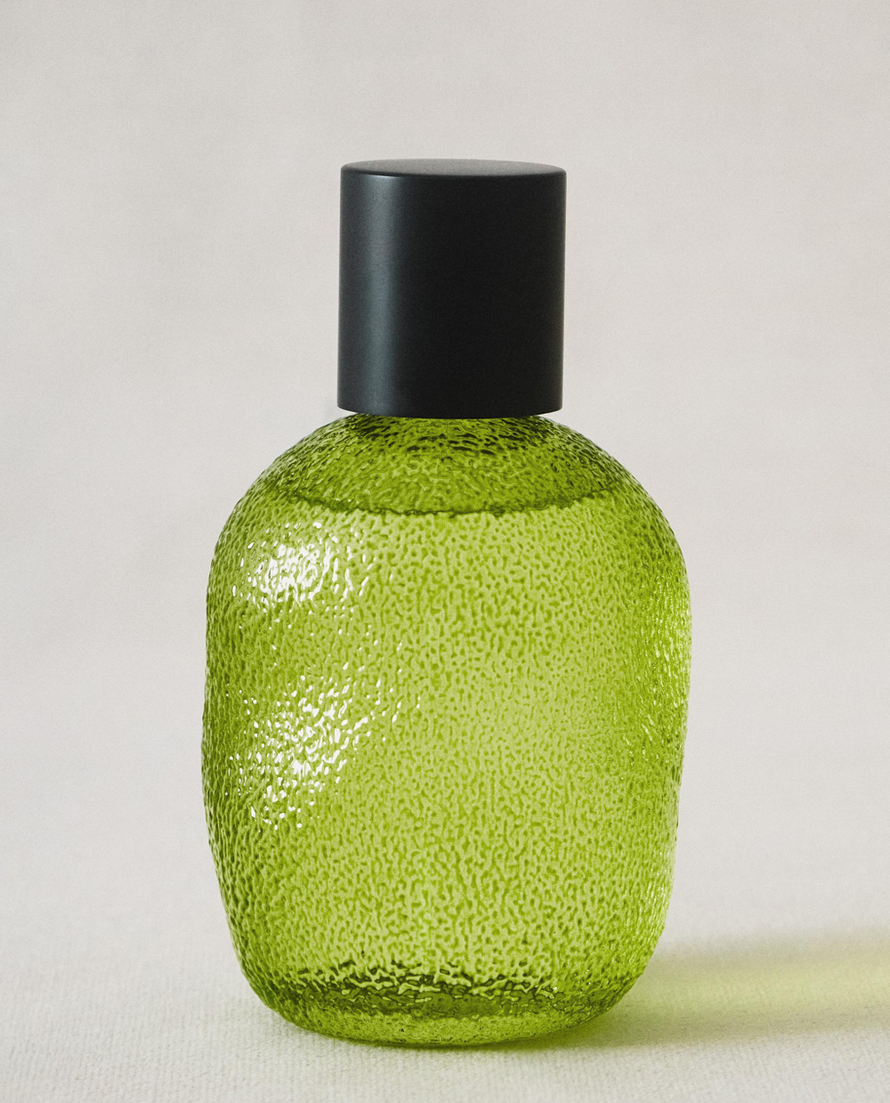 Zara Home Ароматический спрей для тканей и одежды Bergamot & Sandalwood 190 мл, освежитель, аромат древесный