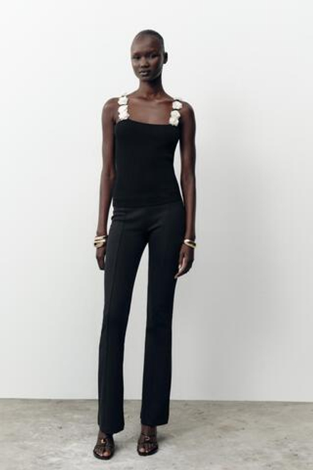 ZARA ТРИКОТАЖНЫЙ ТОП С ЦВЕТАМИ, ЧЕРНЫЙ