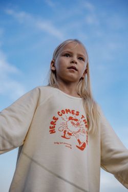 Свитшот сливочный "Here comes the Sun"