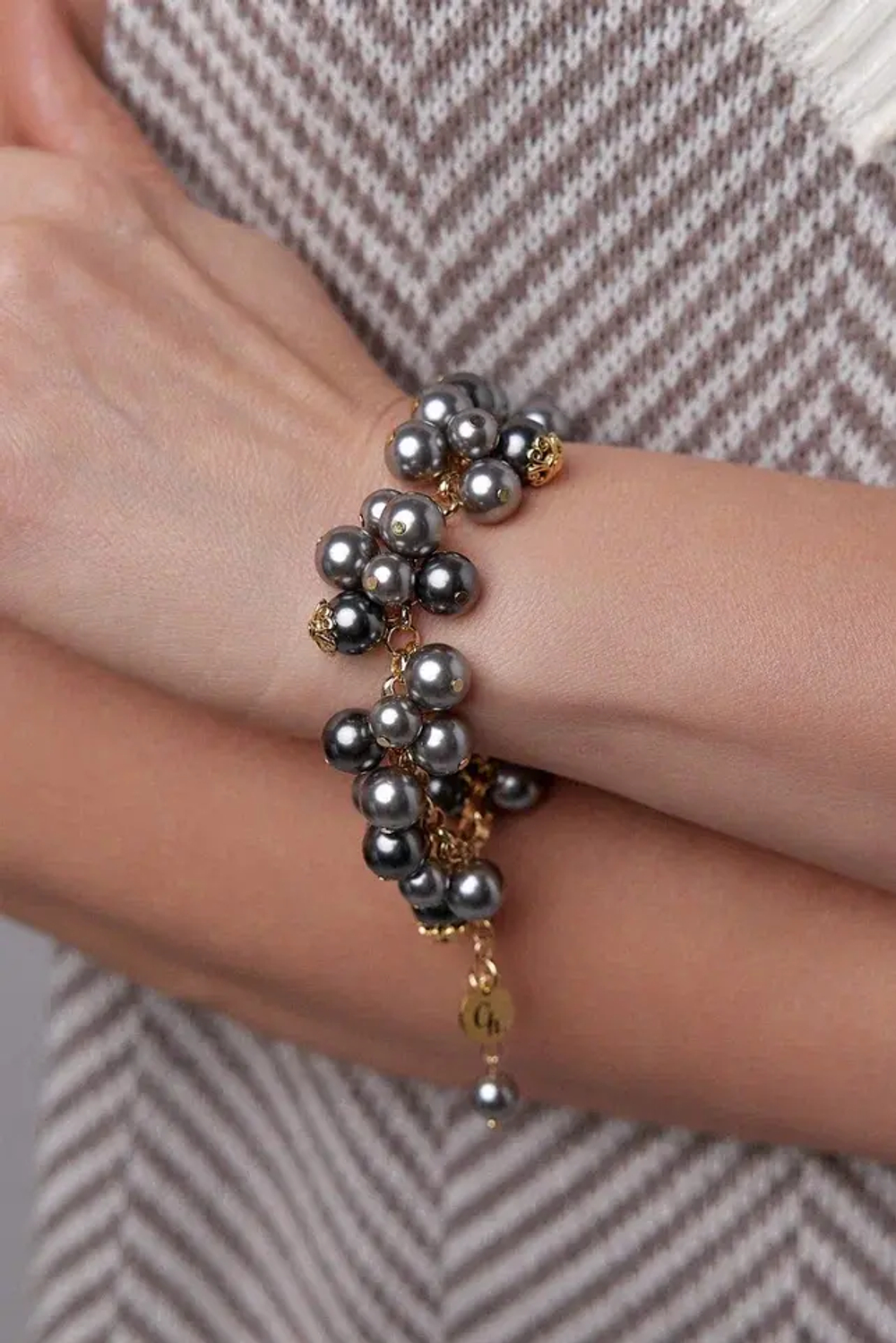 Браслет Currant серый жемчуг, оттенок золото