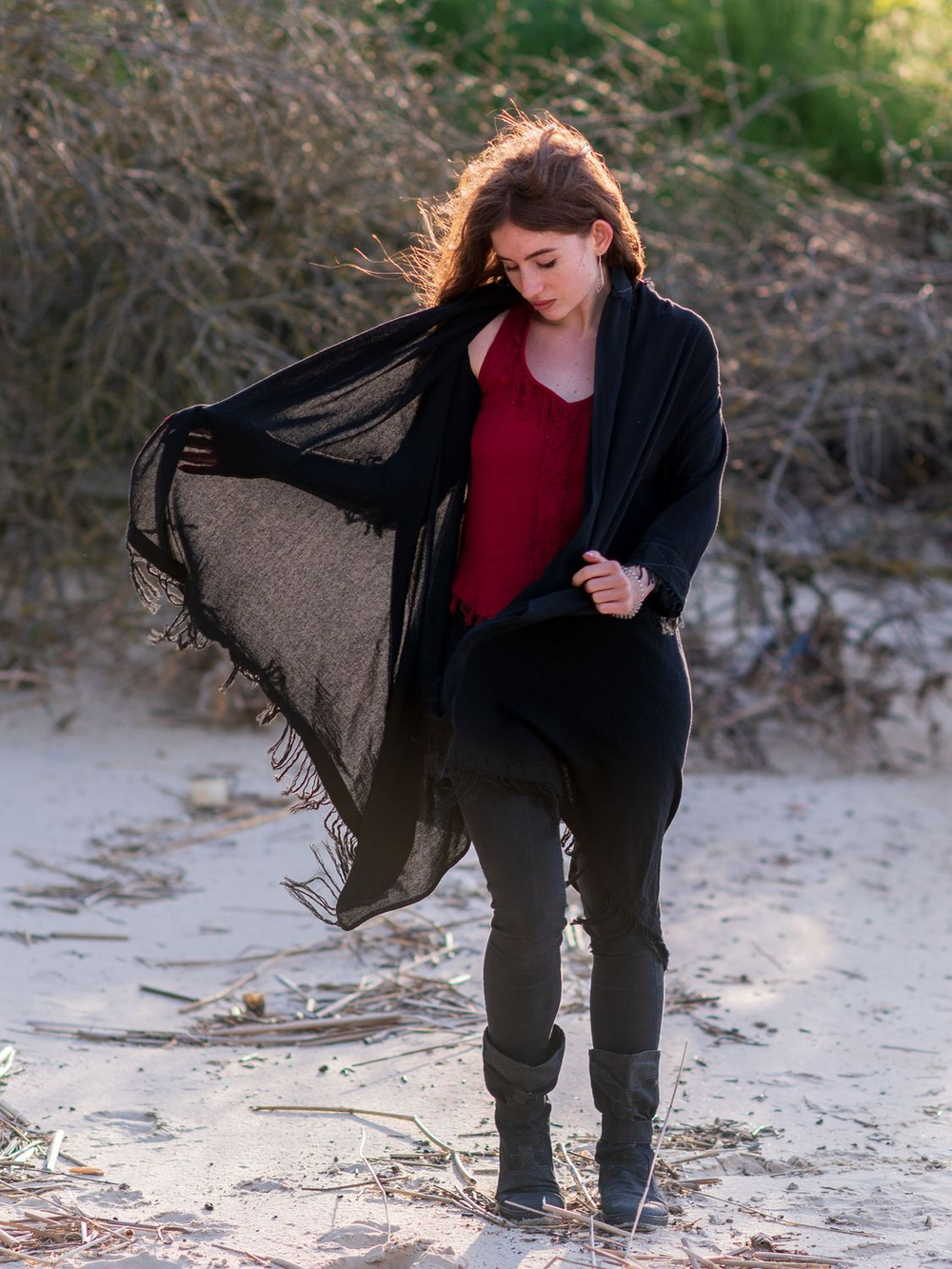 Накидка с бахромой Chintamani короткая (черная)