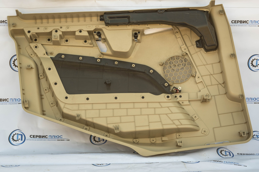 Обшивка правой двери Shacman X5000