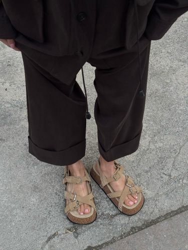 Бежевые сандалии из замши на пробковой подошве