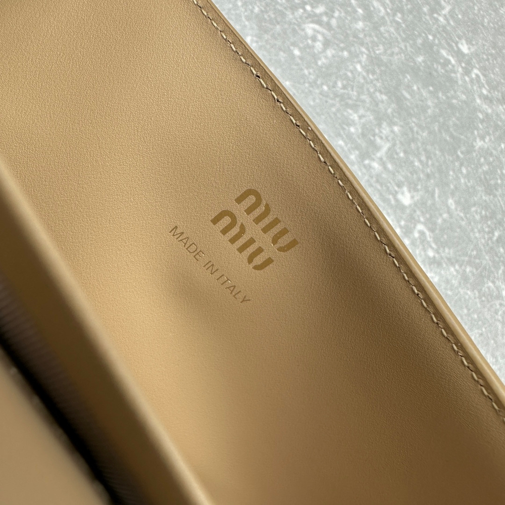 Miu Miu Wallet 19 cm