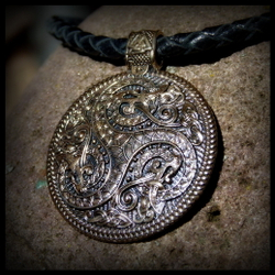 Подвеска - кулон "Трискель Змеевик" авторская работа , латунь