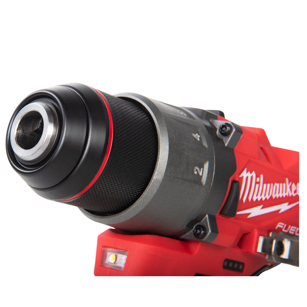Аккумуляторная дрель-шуруповерт Milwaukee M12 FDD2-202Х