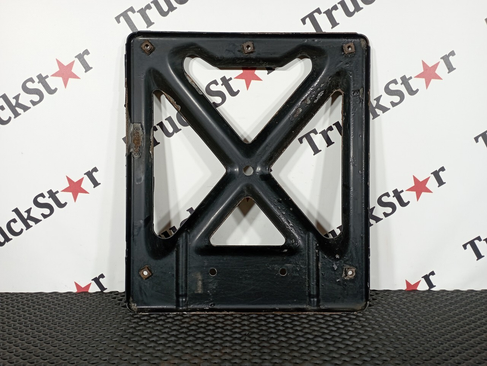 Кронштейн крыла переднего