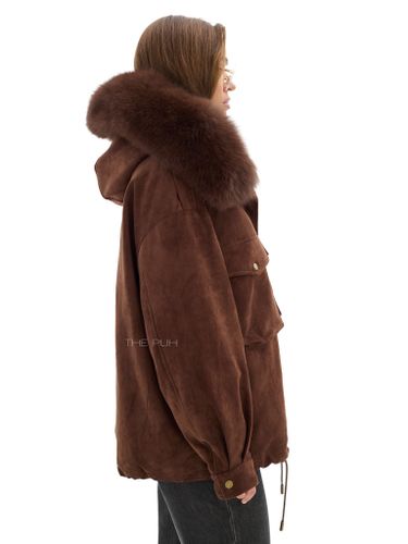 Объемная парка коричневого цвета из замши