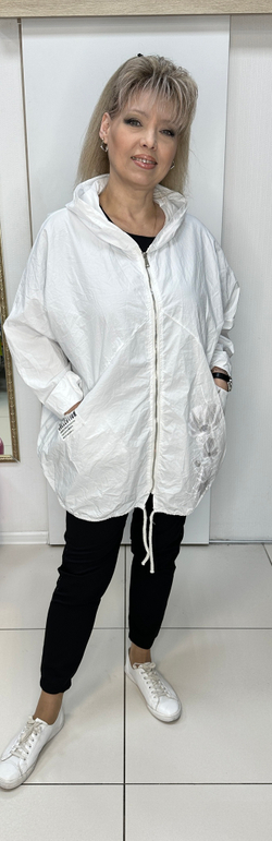 Белый пыльник-ветровка на молнии