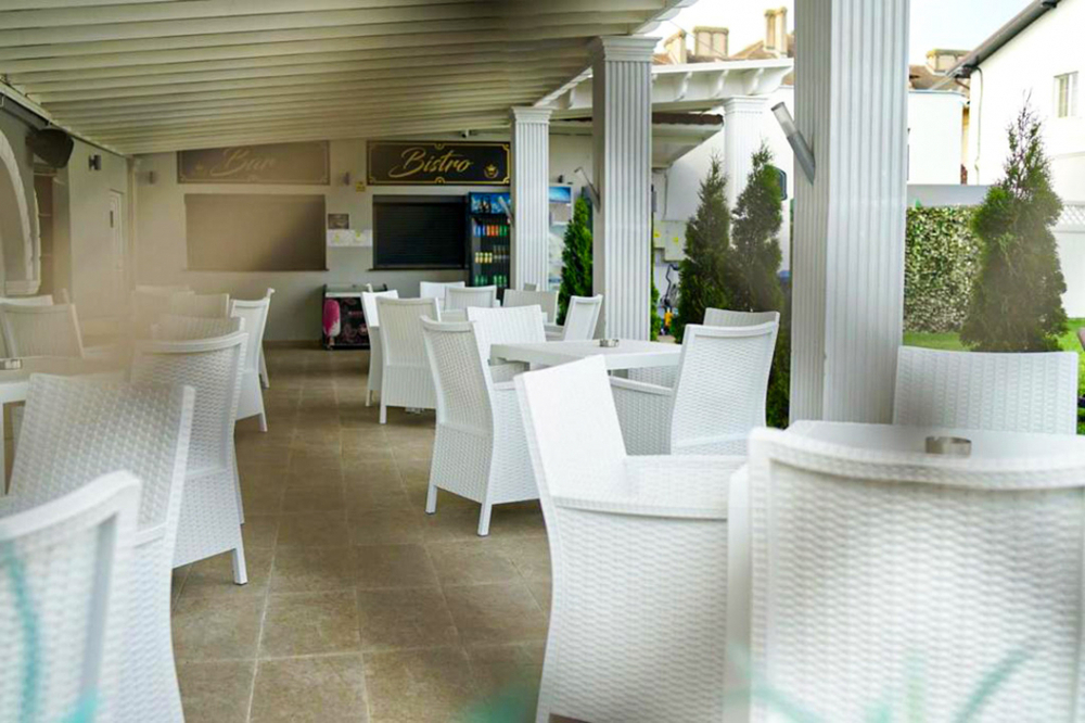 Кресло пластиковое плетеное с подушкой Siesta Contract California, белый