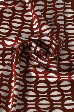 Шелковый платок крупный паттерн