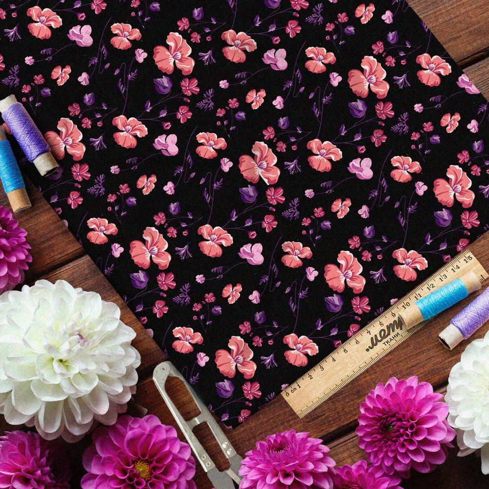Ткань оксфорд 600 мелкие насыщенные розовые цветы на чёрном фоне