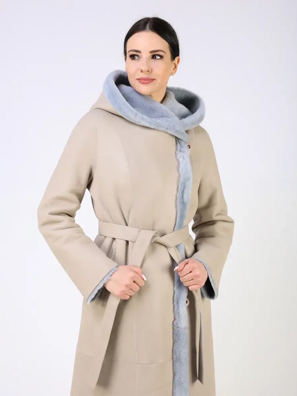 Дубленка зимняя натуральная с капюшоном