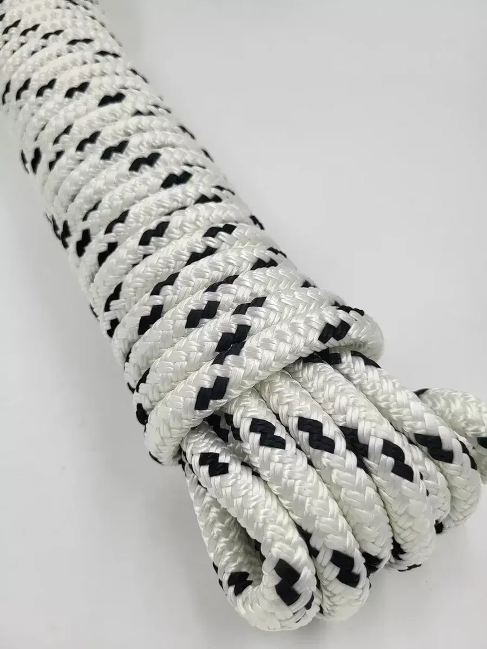 Шнур плетеный ШВАРТОВЫЙ 14,0 мм 2700 кг, 12 м