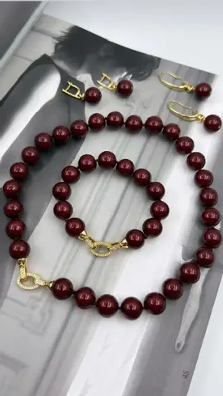 Колье "Шарлотта" из жемчуга в оттенке бургунди на золотой застежке