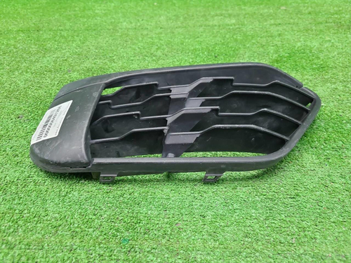 Решетка переднего бампера правая BMW X1 F48 15-19