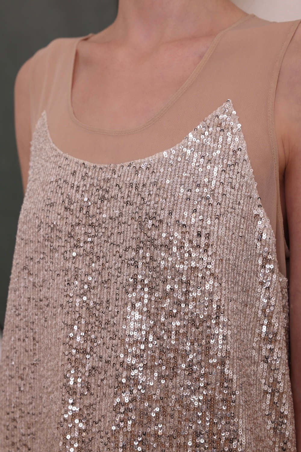 Платье из пайеток, оразноцветный