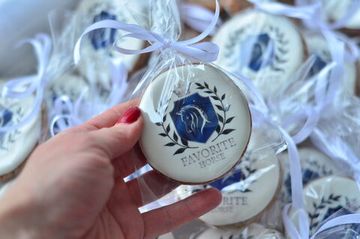 Пряники с логотипом Lancman School