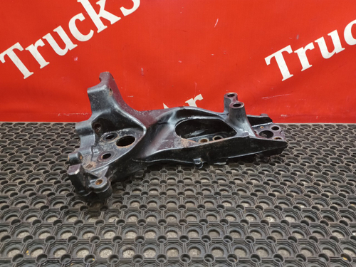 Кронштейн буксировочный левый 2018г.