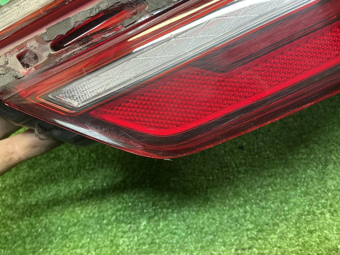 Фонарь левый внешний Genesis G80 2 (2020-2024)