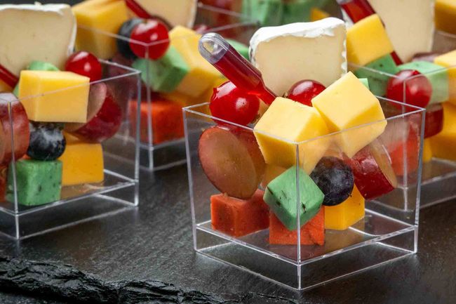 Сет к вину «Аперитив» с сыром, виноградом и чоризо, 22 шт.