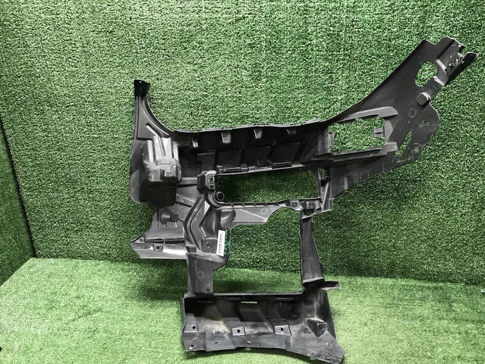 Кронштейн переднего бампера BMW X5 G05 (18-23)