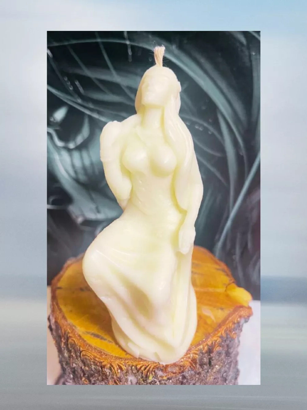 Свеча "Богиня луны Дивия"