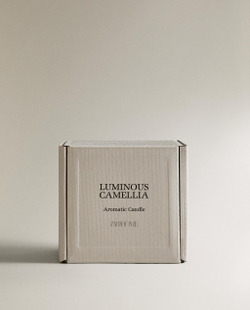 Zara Home Свеча ароматическая Luminous Camellia 150 г, растительный воск, аромат цветочный, Розовый