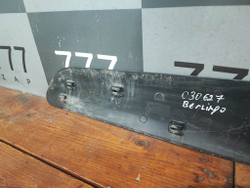 Накладка двери передней правой Citroen Berlingo 2 (B9) 08-нв Б/У Оригинал 9681645377