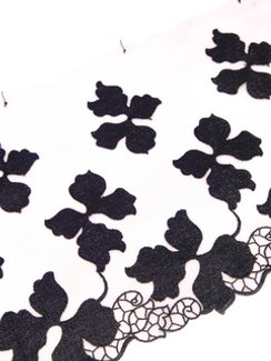 05-147 Вышивка на неэл. сетке 23 см, телесный/черный (левая)