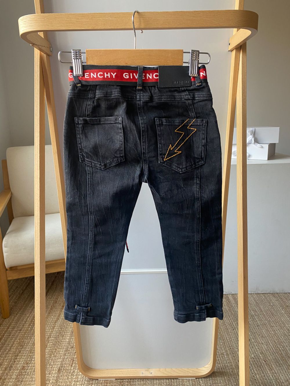 Джинсы Givenchy, 110