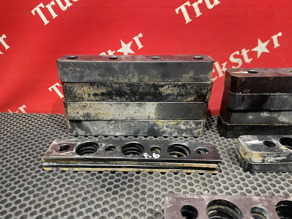 Комплект проставок топливного бака 2024г.