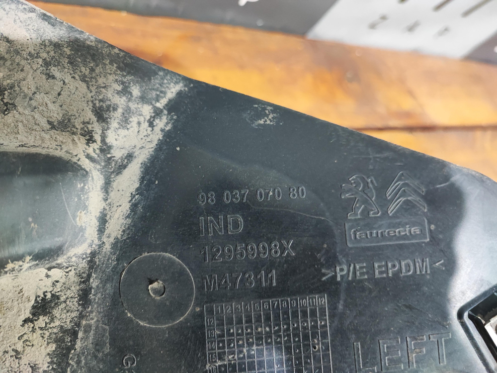 Подкрылок задний левый Citroen C4 2 10-22 Б/У Оригинал 9803707080