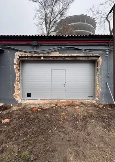 Секционные ворота с калиткой