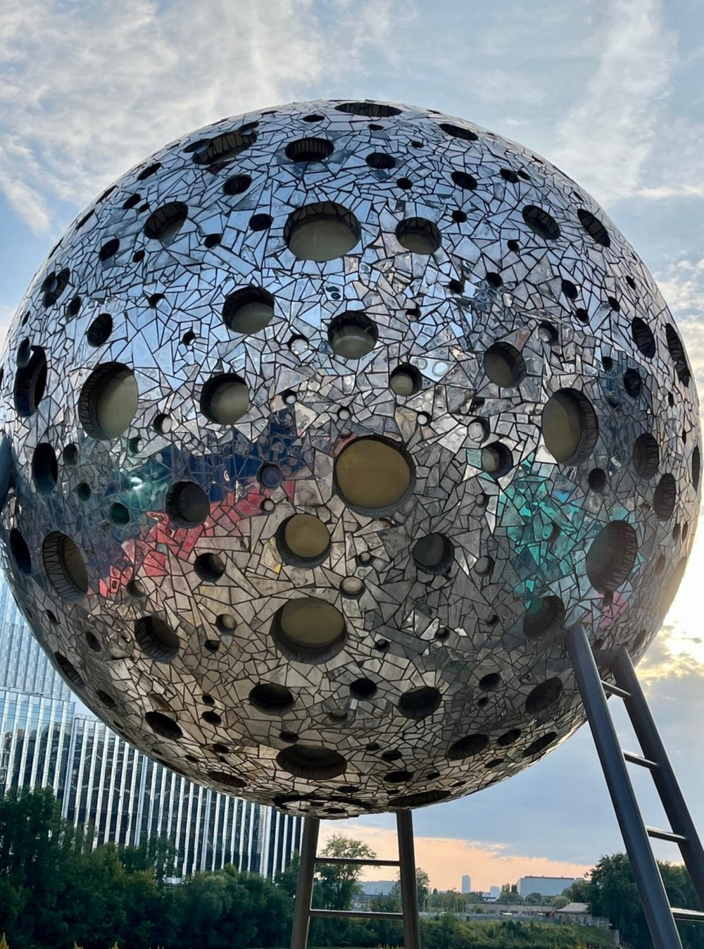 «От Мухиной горы до Филей: речной маршрут сквозь века» - круглогодичная экскурсия на электросудне по Москве-реке.