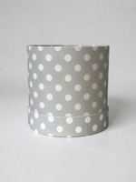 Плотная шляпная коробка фальш-крышка .Цвет;Светло серый в горох.