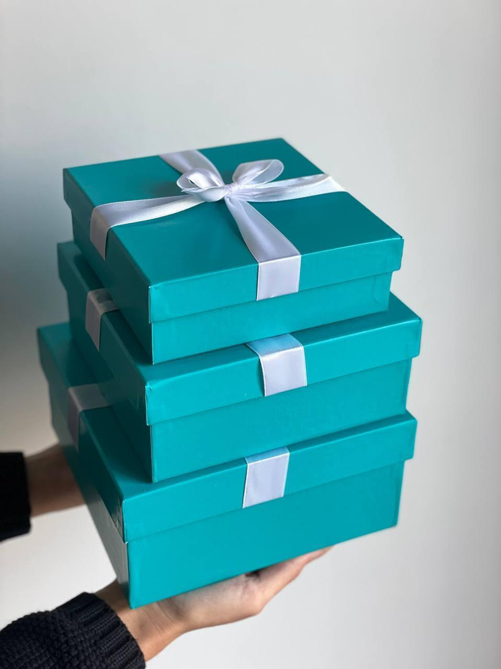 Коробка с бантом бирюзовый мелованная 1 190х190х90