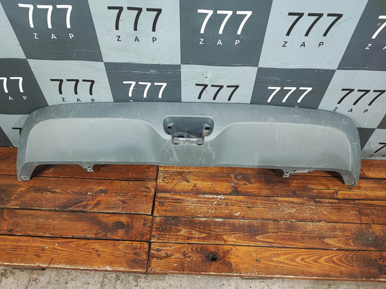 Накладка заднего бампера Suzuki Vitara 2 14-нв Б/У Оригинал  7187154P00