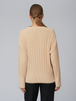 Женский джемпер бежевый с узором косичка