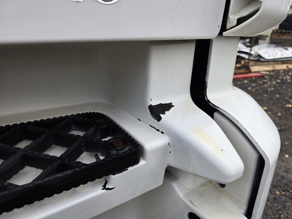 Корпус подножки правый