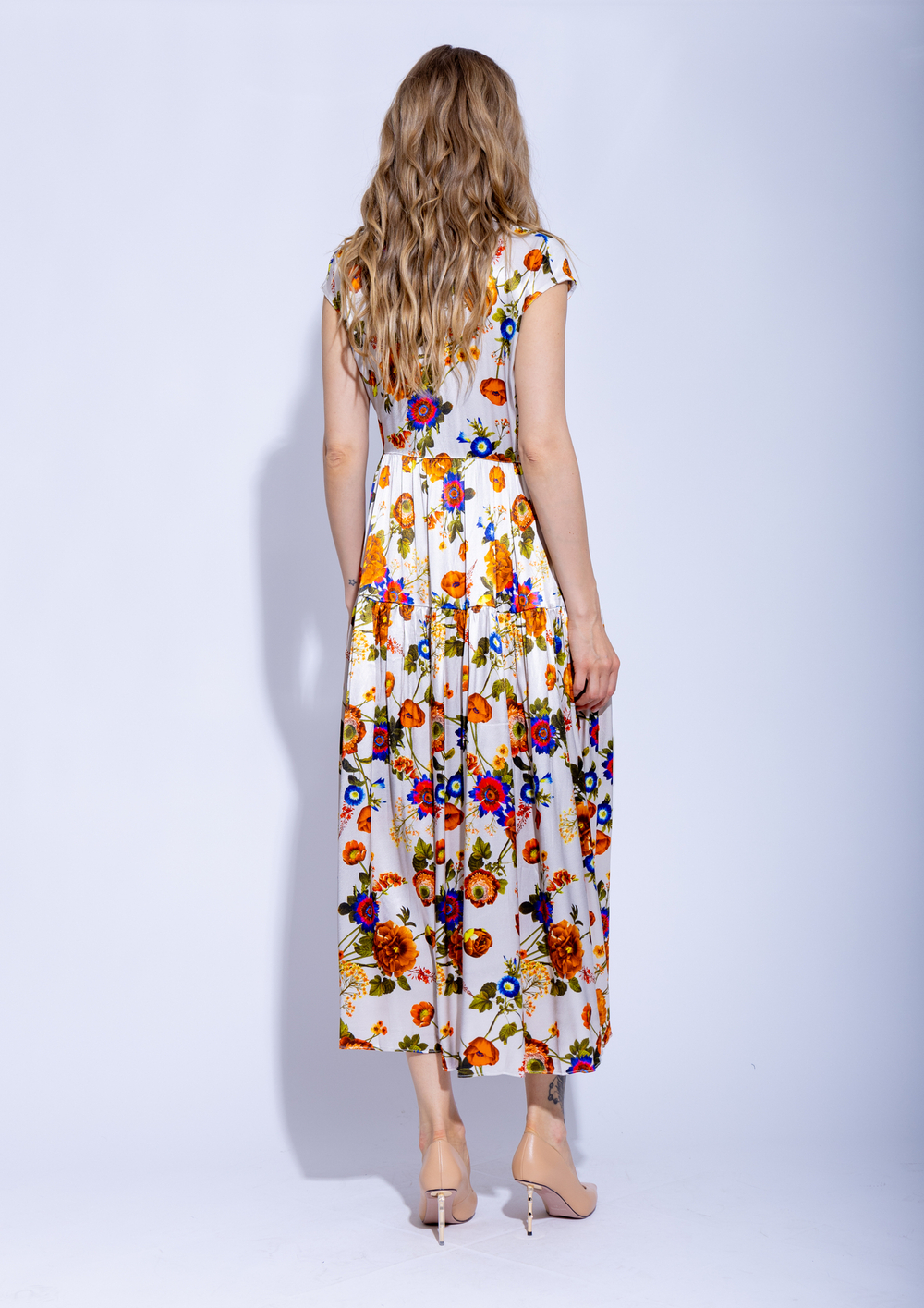 Женское цветочное платье миди без рукавов