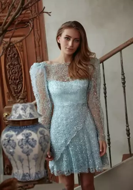 Платье с декольте